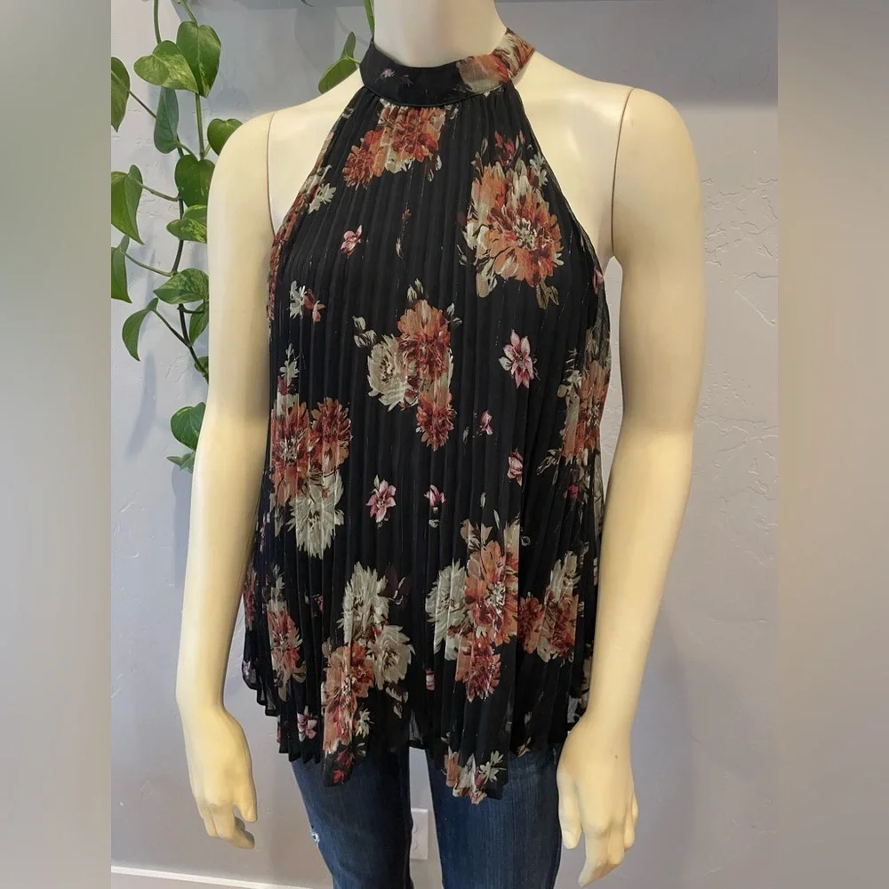 Lily White Floral Halter Top - Picture 8 of 8